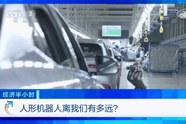 中央电视台《经济半小时》栏目对AG庄闲集团机器人的专题报道